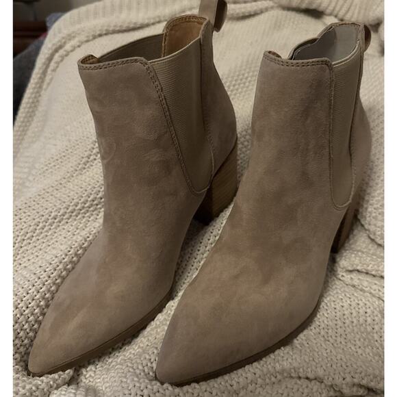 Steve Madden Shoes - Steve Madden Womens Suede Bootie Pull On Knoxi Size 9.5 Taupe Block Heel NWOT